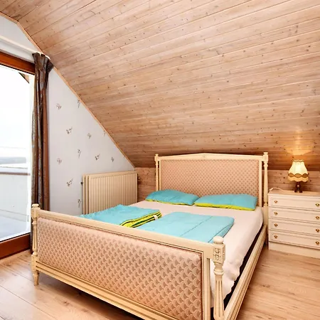 In Schצnberg With Jacuzzi Schoenberg