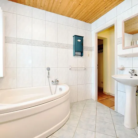 In Schצnberg With Jacuzzi