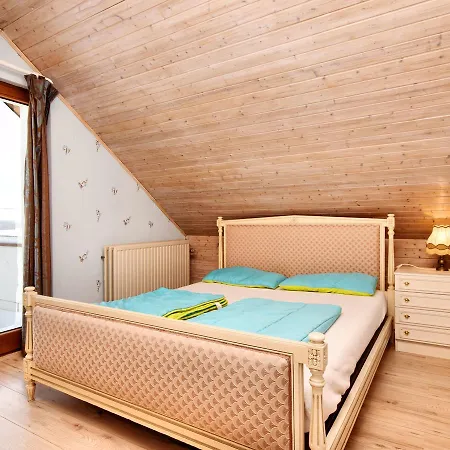 Modern In Sch Nberg With Jacuzzi *