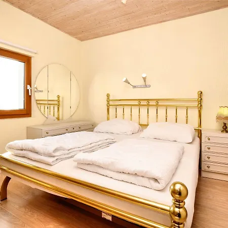 Modern Holiday Home In Sch Nberg With Jacuzzi * Schoenberg