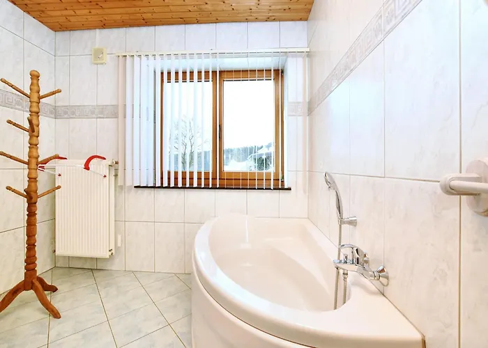 In Schצnberg With Jacuzzi * Schoenberg