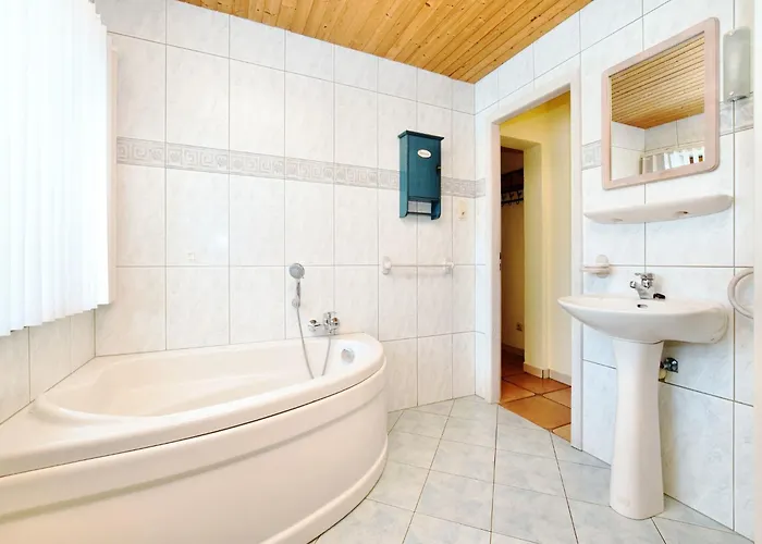 In Schצnberg With Jacuzzi